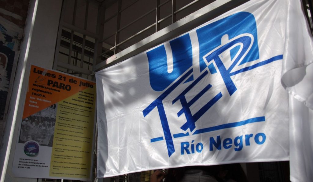 El gobierno de Rio Negro se juega a destrabar el conflicto y ofreció a los docentes aumentos acumulativos de un 88% anual