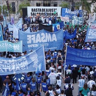 Docentes de Santa Fe denuncian que la política salarial de Pullaro es un «plan de ajuste» y sólo en 2026 acumulan una pérdida del 4% frente a la inflación