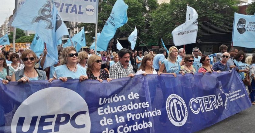 Conflicto docente en Córdoba: Continúan las medidas de fuerza en reclamo por mejora salarial