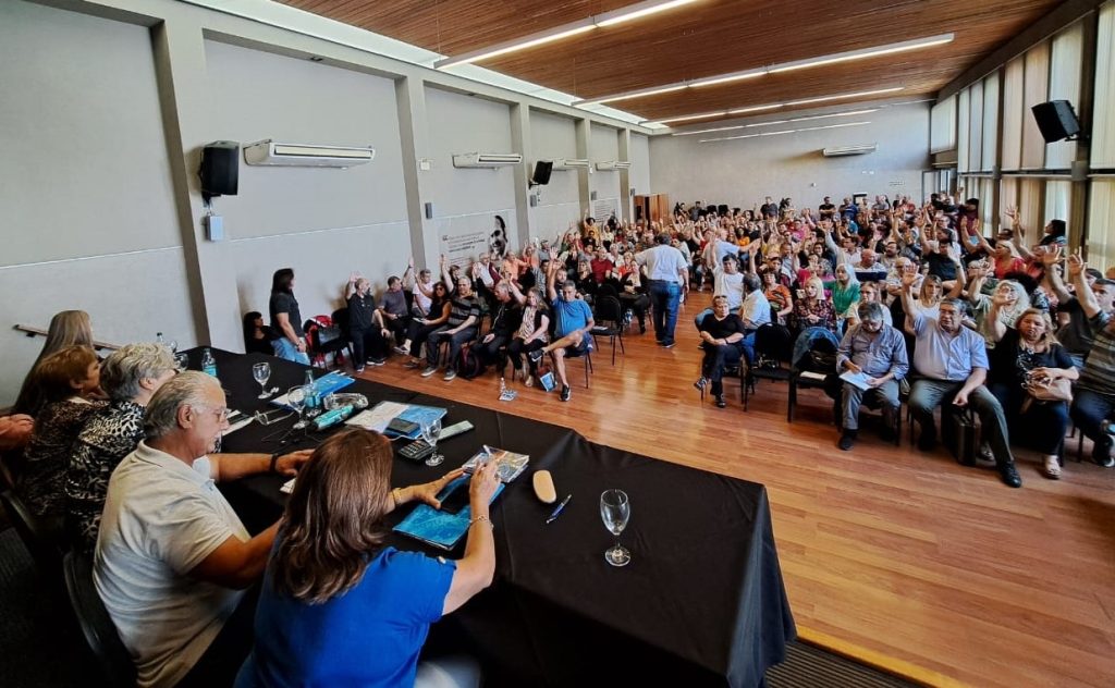 Córdoba: docentes anuncian un paro de 3 días en rechazo a la oferta salarial y Schiaretti trata de frenarlo con una conciliación obligatoria
