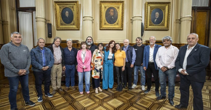 Dirigentes de la CGT y la CTA se reunieron con Cristina, le pidieron que sea candidata y planean un gran acto para el 25 de mayo con ella como oradora principal