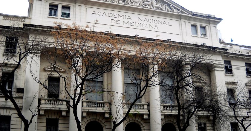 Personal de la Escuela de Medicina reclamó un urgente aumento ante «el atraso salarial»