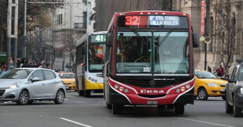 #AHORA Por la disparada inflacionaria la UTA reabrió su paritaria, pidió un aumento adicional y una suma fija y ya proyecta una marcha federal a Buenos Aires para presionar