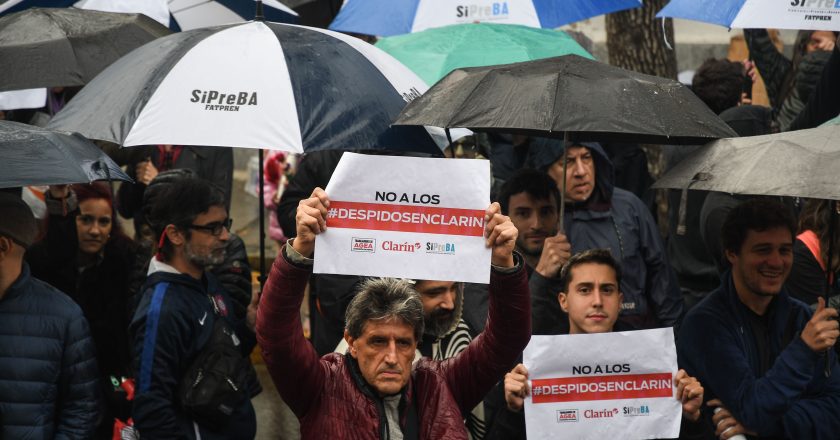 Trabajadores de Clarín realizarán un acto en la puerta del Grupo para reclamar por los despidos