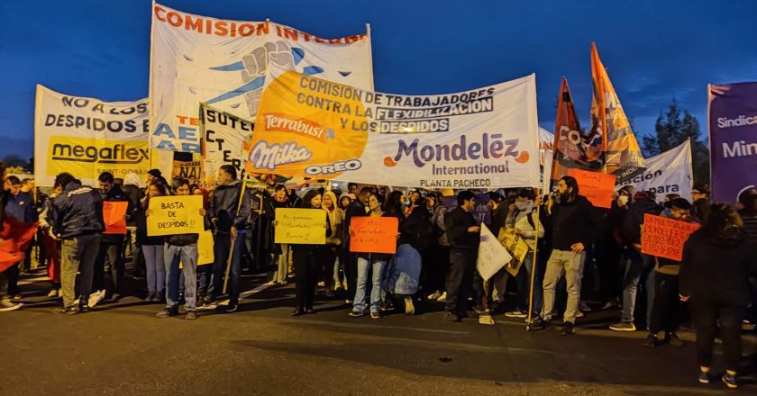 Otra vez conflicto en Mondelez: los trabajadores cortaron la Panamericana, denunciaron despidos y apuntaron contra Daer