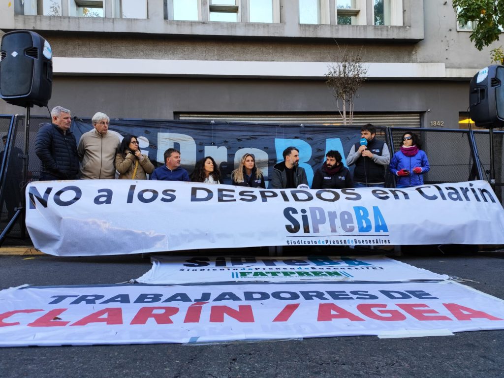 Trabajadores de Clarín realizarán un acto en la puerta del Grupo para reclamar por los despidos