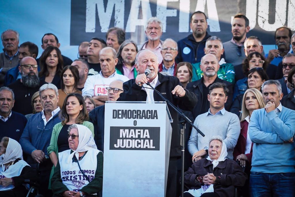 Hugo Yasky y Vanesa Siley fueron oradores de la multitud que reclamó frente Tribunales por CFK y contra la "mafia judicial"