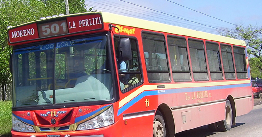 Trabajadores de la empresa de colectivos La Perlita paralizan el servicio por el robo y agresión a un chofer