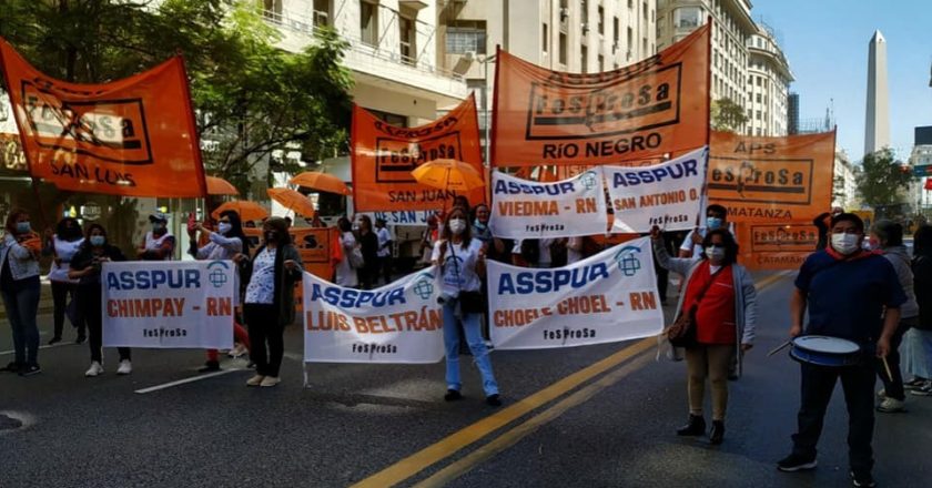 Los profesionales de la salud denuncian salarios por debajo de la línea de la pobreza y ratifican protestas y paros en todo el país