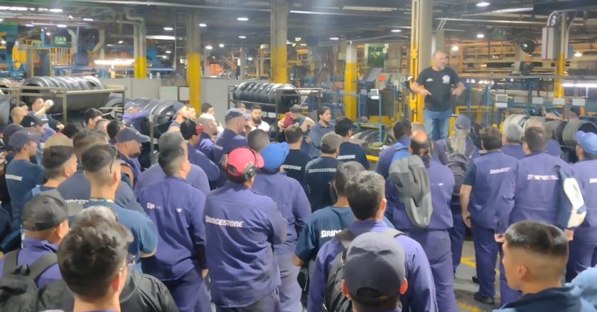 #Neumáticos Presionada por autoridades estatales, Bridgestone accedió a presentar un plan de acción a corto plazo para mejorar las condiciones laborales