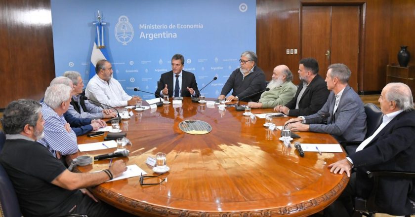 La CGT le llevó su apoyo a Massa, pidió que retrotraigan las remarcaciones y acordó ir a un acuerdo de precios y salarios para estabilizar la economía