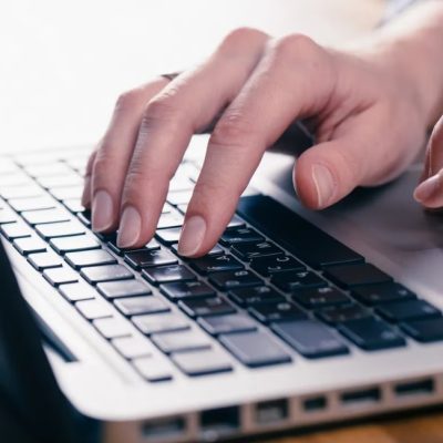 Denuncian despidos masivos en Frávega Tech: se habla de 180 trabajadores desvinculados en una jornada