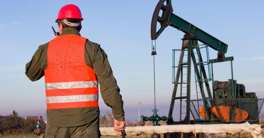 Paritaria mensual de otro importante sector: Petroleros de todo el país acordaron un aumento salarial del 20,6% para enero