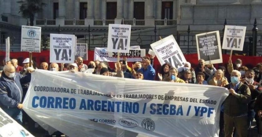 Trabajadores de empresas privatizadas se movilizaron al Congreso para reclamar una reparación