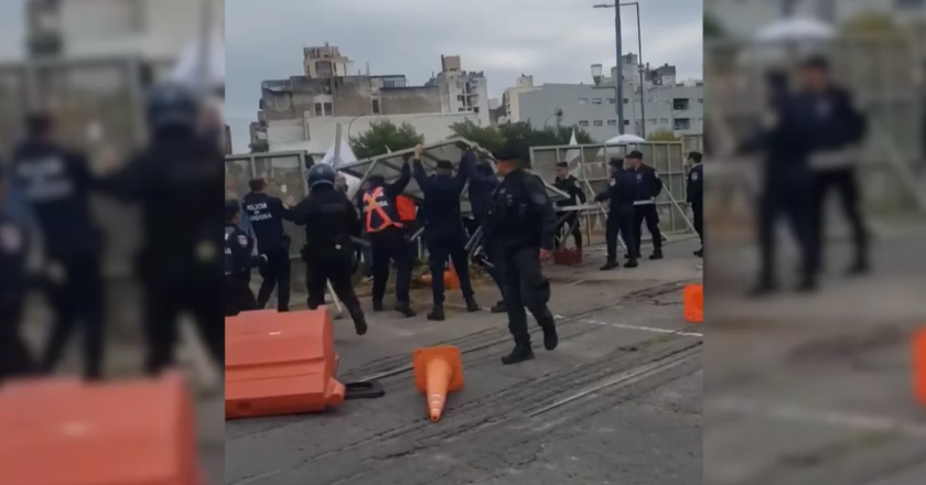 Durante una protesta de empleados públicos de Córdoba detuvieron a dos manifestantes: “Venimos pacíficamente a reclamar ¿Hasta cuándo tenemos que aguantar sueldos de hambre?”