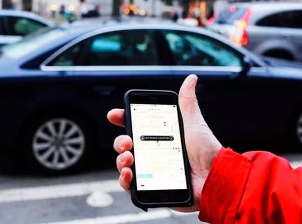 Taxistas de La Plata exigen al Concejo que defina la legalidad de Uber, DiDi y Cabify ante la «competencia desleal»