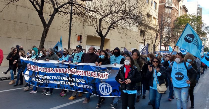 Schiaretti ahora ofrece un 60% de aumento para intentar destrabar el conflicto docente que ensombrece su candidatura