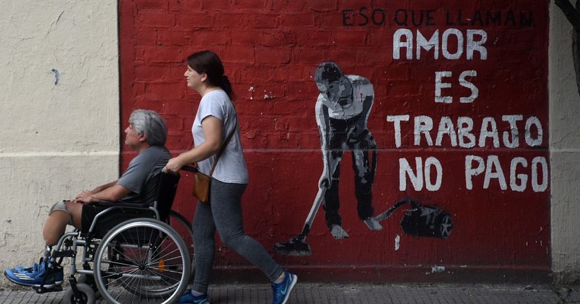 #ENFOQUE Hablar de licencias es hablar de cuidados mientras la población, en gran parte del planeta, envejece