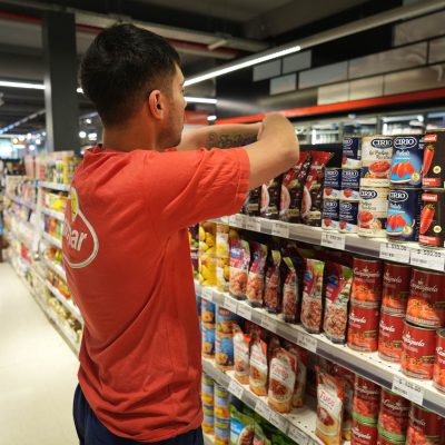 Trabajó seis años informal en un supermercado, pidió que lo regularicen y lo echaron: el fallo declaró inconstitucional un artículo de la reforma laboral
