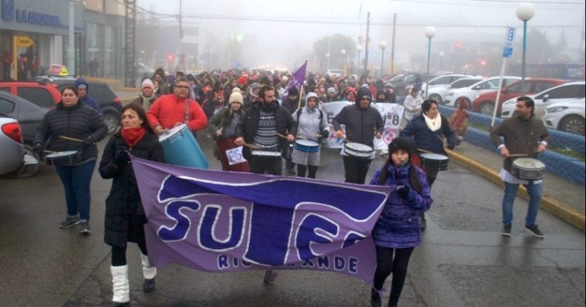 El gremio docente de Tierra del Fuego convocó a un paro en reclamo de aumento de sueldos