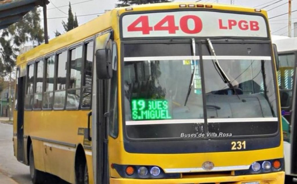 Otro asalto a un chofer y paro de 3 líneas de colectivos en la localidad bonaerense de Grand Bourg