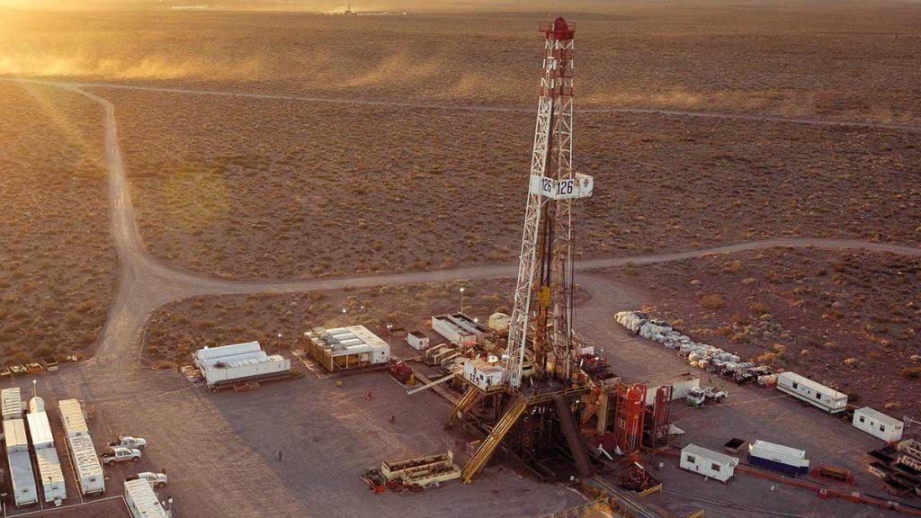 Luego de una reunión en Trabajo, los Petroleros levantaron la medida de fuerza que paralizaba Vaca Muerta y trabajarán en un esquema de protocolo de evacuación sanitaria