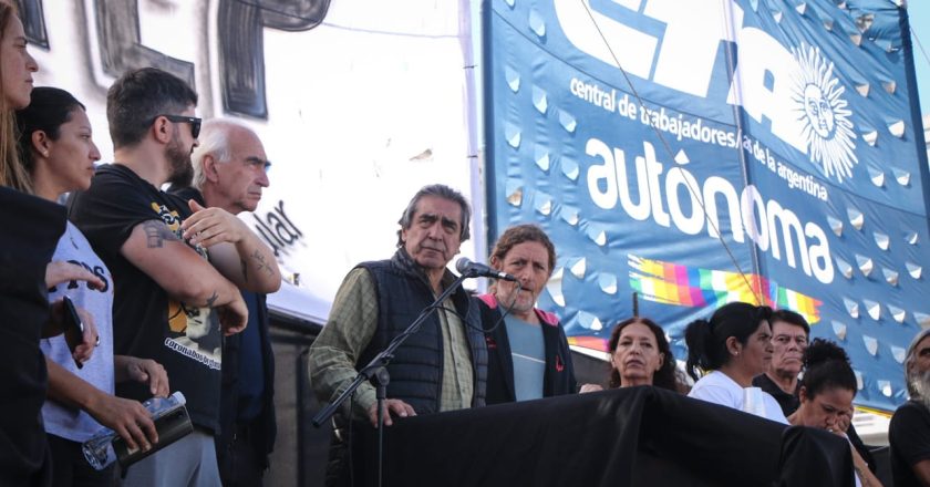 «Tendremos que seguir luchando hasta que erradiquemos las imposiciones del FMI que buscan condenar a generaciones enteras», sostuvo Godoy en el acto del 1° de Mayo