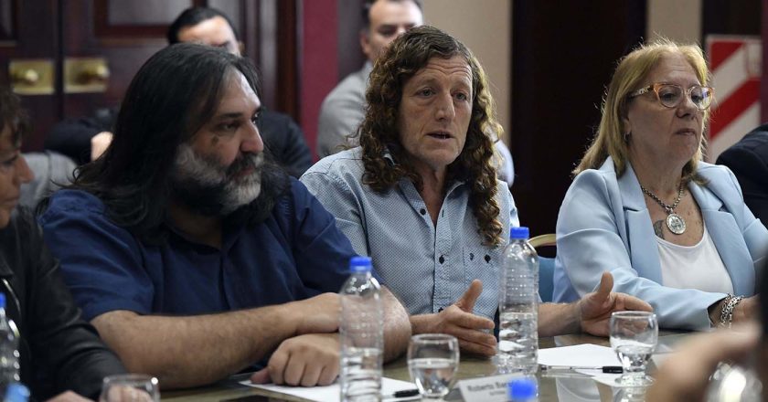 Los gremios docentes le pidieron al Gobierno de Kicillof una «urgente» readecuación del acuerdo salarial