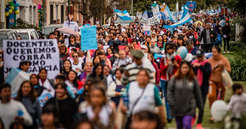 El conflicto docente en Salta entró en su cuarta semana, con un paro y una multitudinaria marcha