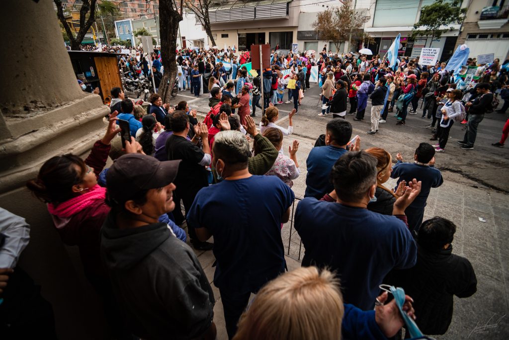 El conflicto docente en Salta entró en su cuarta semana, con un paro y una multitudinaria marcha