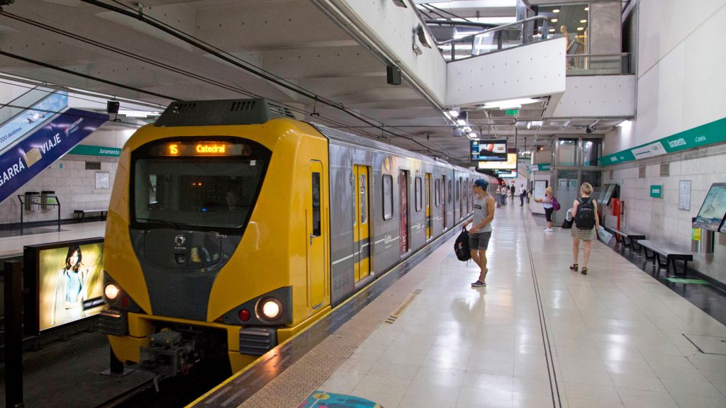 En su reclamo por dos francos semanales, los metrodelegados paralizarán por tres horas las líneas A y C del subte