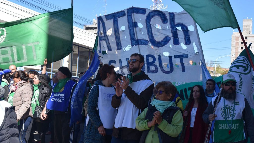 El principal gremio docente de Chubut inicia un paro de 72 horas por salarios y vuelve a encender la conflictividad en la provincia patagónica