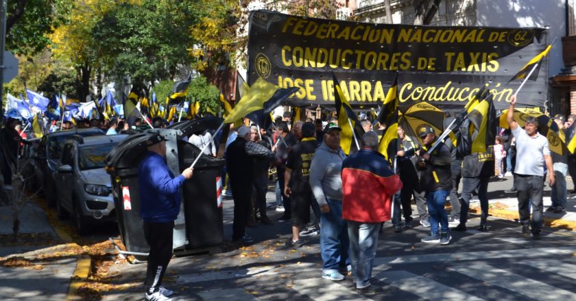 Multitudinario acto y duro documento de las 62 Organizaciones por el 1° de Mayo: «Este Gobierno no es Peronista»