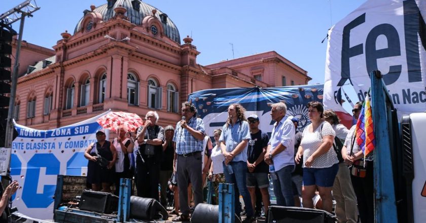 Las organizaciones sociales oficialistas y opositoras cierran filas y anuncian un plan de lucha conjunto contra el «ajuste que propone el FMI»