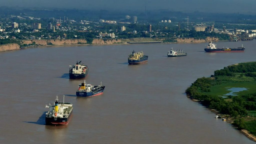 Para Juan CarlosSchmid, "Argentina debe recuperar la soberanía en las vías navegables"