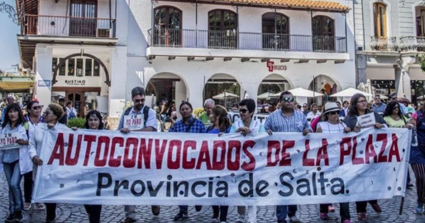 Cuatro semanas de alto acatamiento: Continúa el paro de los docentes autoconvocados en Salta con cortes intermitentes de rutas