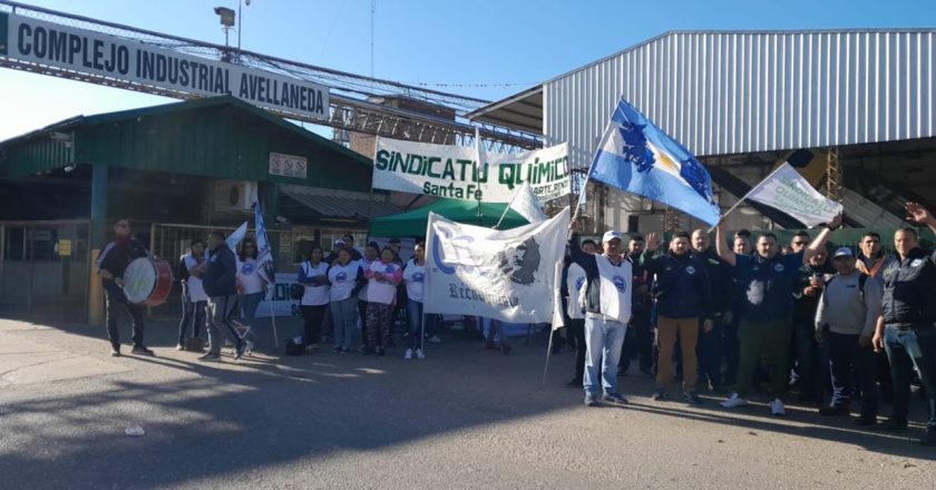 Trabajadores de la industria química Domitec acampan en protesta por despidos, persecución y la falta de pago de adicionales