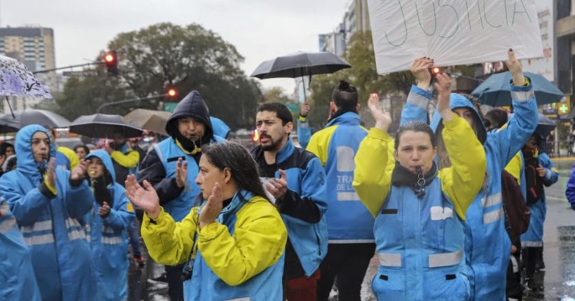 Con sueldos debajo de la línea de pobreza y contratos precarios, los agentes de tránsito porteño inician hoy huelgas parciales en reclamo de una suma fija y regularización laboral