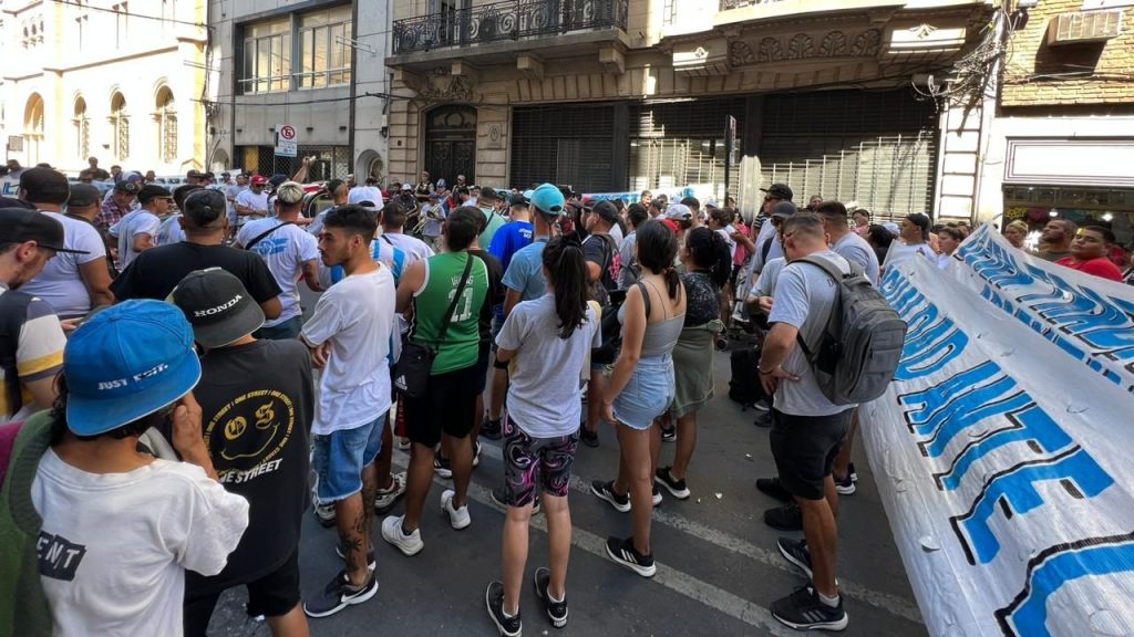 La tabacalera santafesina For Men está al borde del cierre y hay 15 mil trabajadores que podrían quedar en la calle