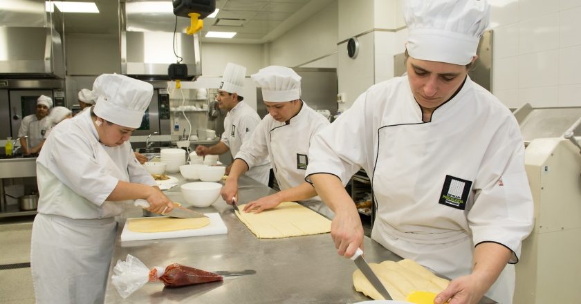 El Sindicato de Pasteleros acordó un aumento trimestral del 38% para la rama pastelería