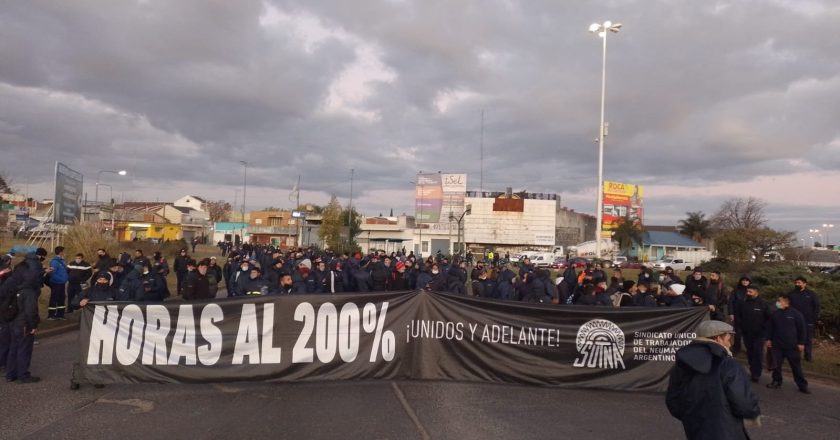 Tras la denuncia penal contra su titular, el gremio del neumático paraliza la actividad en todas las plantas de producción del país y se moviliza al Obelisco