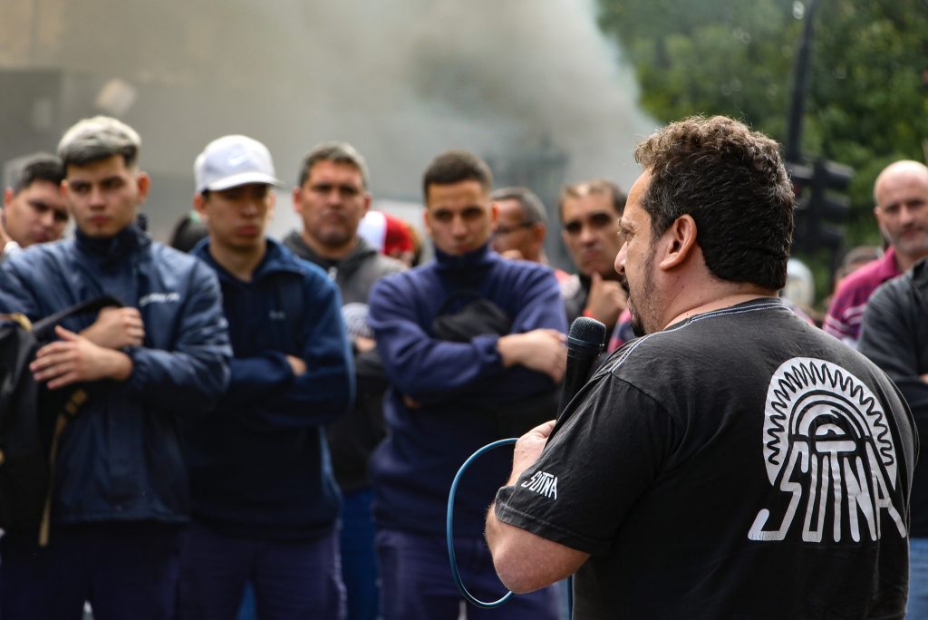 Los trabajadores del neumático se llevaron el respaldo de Pablo Moyano y del Ministerio de Trabajo que exhortó a Bridgestone a dejar sin efecto los despidos