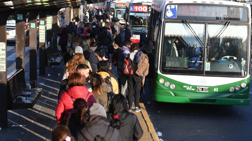 Por la escalada inflacionaria la UTA subió su pretensión salarial y responsabilizó a los empresarios "por las consecuencias negativas para la sociedad y para la economía" de un paro de colectivos