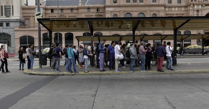 #AHORA Por la escalada inflacionaria la UTA subió su pretensión salarial y responsabilizó a los empresarios «por las consecuencias negativas para la sociedad y para la economía» de un paro de colectivos