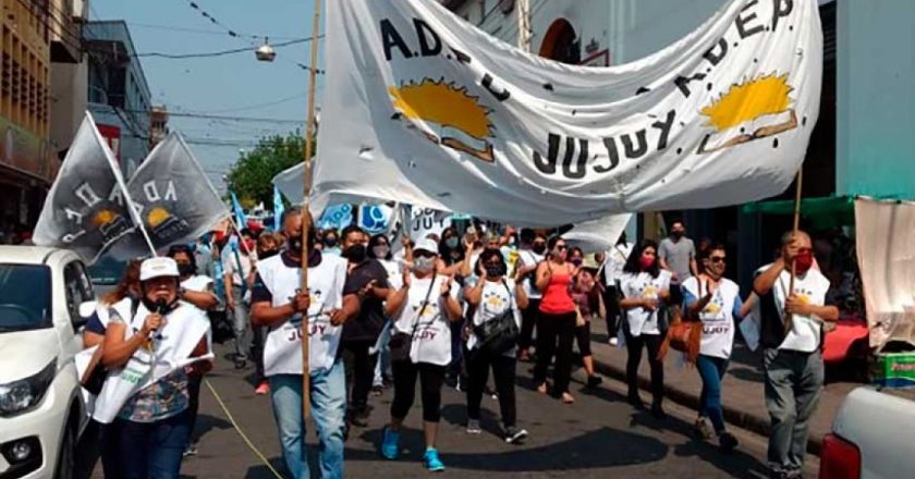 Docentes del nivel inicial y primario de Jujuy resuelven continuar con medidas de fuerza y le extienden el conflicto a Morales