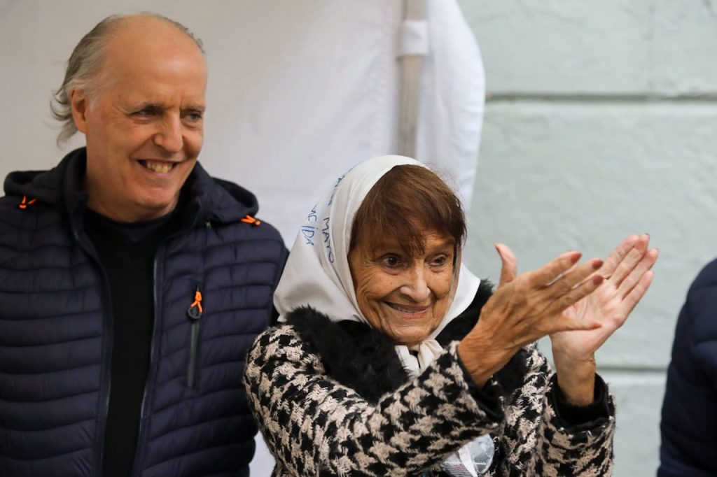 Colocaron baldosas en centro porteño en homenaje a trabajadores municipales desaparecidos