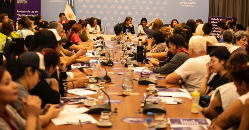 Presentan un proyecto en Diputados para reconocer el trabajo del cuidado comunitario, un viejo reclamo de las organizaciones sociales