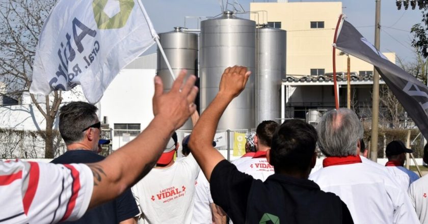 Pese a la orden judicial y a la multa diaria que ya supera los 5 millones, Lácteos Vidal se rehúsa a recontratar a los trabajadores despedidos