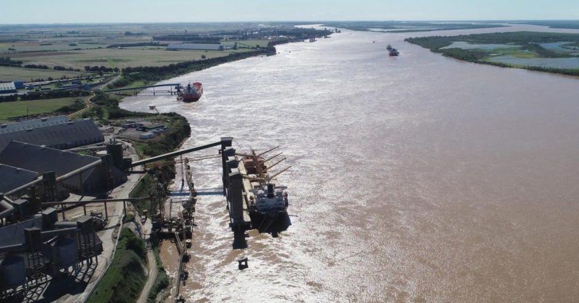 Gremio de portuarios denunció que un barco provocó un socavón en el puerto de Rosario: «Si la empresa concesionaria no realiza las inversiones necesarias el puerto se quedará sin muelles»