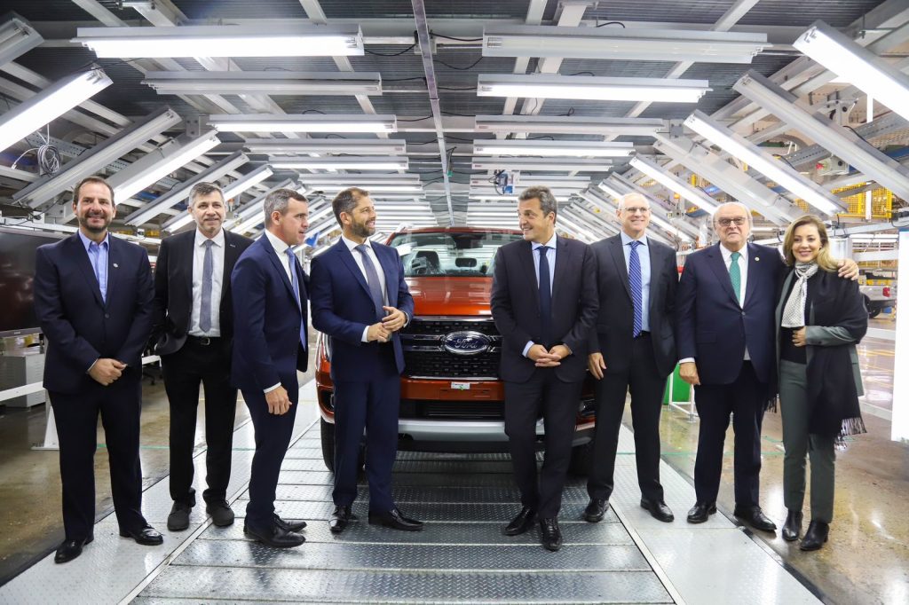 Con Pignanelli, Massa anunció inversión de 660 millones de dólares de Ford para producir su nueva Ranger en el país: "El camino de la Argentina es vender nuestro trabajo al mundo para no andar como mendigos ni pedir prestado"